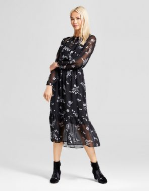 photo Flowy Maxi Dress by Who What Wear Daisy Floral, color Black - Image 1